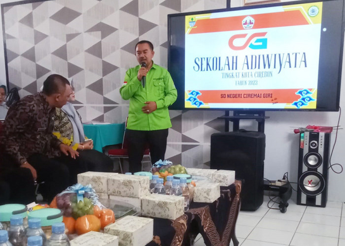 PEMBINAAN: DLH sosialisasi dan pembinaan kepada Sekolah Adiwiyata di Kota Cirebon, dalam program Gerakan Peduli dan Berbudaya Lingkungan Hidup (GPBLH).