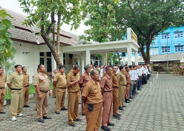 INSAN PU: Segenap Insan PU di DPUTR Kota Cirebon, mengikuti peringatan Hari Bakti PU Ke-79. Kementrian PU mengajak seluruh insan PU, mendukung Asta Cita Presiden Prabowo. Khususnya, dalam melanjutkan pembangunan infrastruktur.