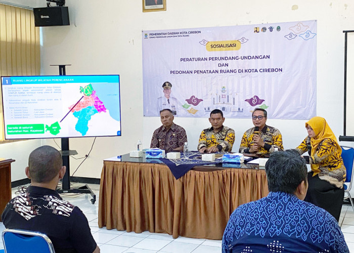 MASIF: Sekretaris DPUTR Mulyani didampingi Kabid Tata Ruang DPUTR Ario Purdianto dan tim, sosialisasi RDTR kepada segenap pemangku kepentingan di Kecamatan Kejaksan.