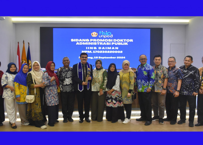 DKUKMPP: Kepala DKUKMPP Iing Daiman bersama segenap pejabat DKUKMPP Kota Cirebon, yang hadir langsung dalam Sidang Promosi Doktor di Unpad Bandung.