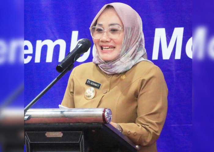 APRESIASI: Eti Herawati sangat mengapresiasi program Tokoh Mengajar. Motivasi dan inspirasi dari para tokoh, memberikan manfaat bagi peserta didik Kota Cirebon. 