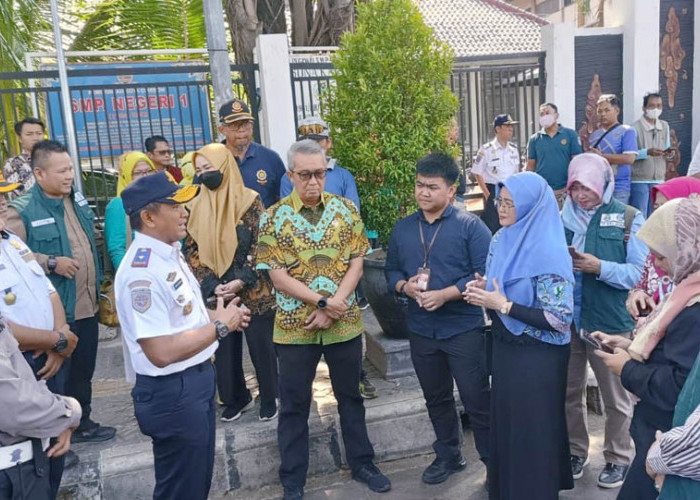 PENILAIAN: Tim penilai pusat, menilai lapangan sembilan tatanan. Ketua Tim Pembina Kota Sehat Agus Mulyadi bersama jajaran, mengikuti berbagai penilaian Kota Sehat.