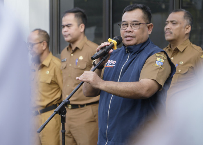 
Foto 3 : OPTIMALISASI: Kepala BPKPD Mastara dan jajaran komitmen memberikan kinerja dan pelayanan terbaik, serta optimalisasi pendapatan untuk pembangunan Kota Cirebon.