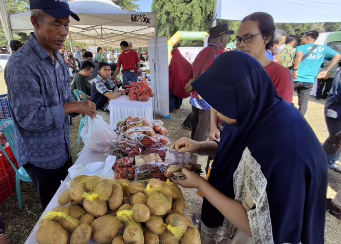 ANTUSIAS: Warga antusias mengikuti GPM, yang digelar rutin dan berkelanjutan, bergilir pada lima Kecamatan Kota Cirebon. Hal ini, bentuk pemerintah hadir untuk warga. 