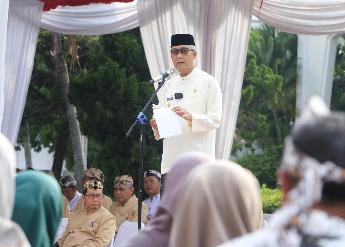 LANJUTKAN: Pj Walikota Agus Mulyadi membacakan sambutan Mendikbudristek RI, agar segenap komponen bangsa, bergerak bersama lanjutkan Merdeka Belajar.