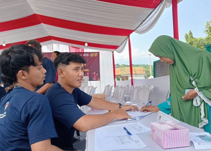 SIMULASI: KPU Kabupaten Cirebon menggelar simulasi pemungutan dan penghitungan suara (tungsura) sebagai bentuk persiapan serta gambaran saat Pilkada Serentak, 27 November 2024.