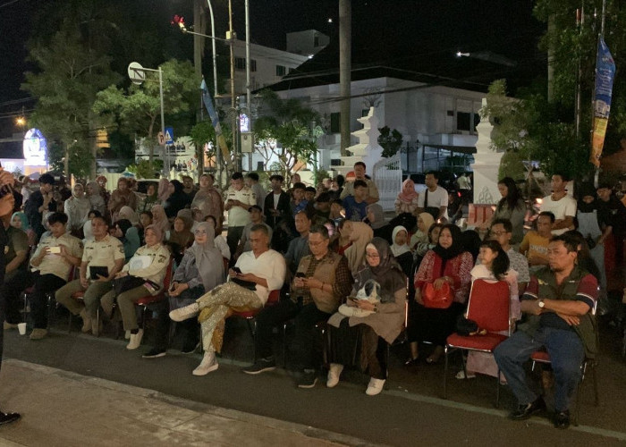 Pejabat Bea Cukai Cirebon Mei Hari Sumarna, menyampaikan sosialisasi dan ajakan pemerintah, agar seluruh elemen masyarakat ikut aktif menggempur rokok ilegal. 