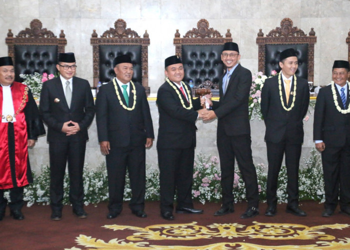 50 Anggota DPRD Kabupaten Cirebon Periode 2024-2029 Resmi Dilantik