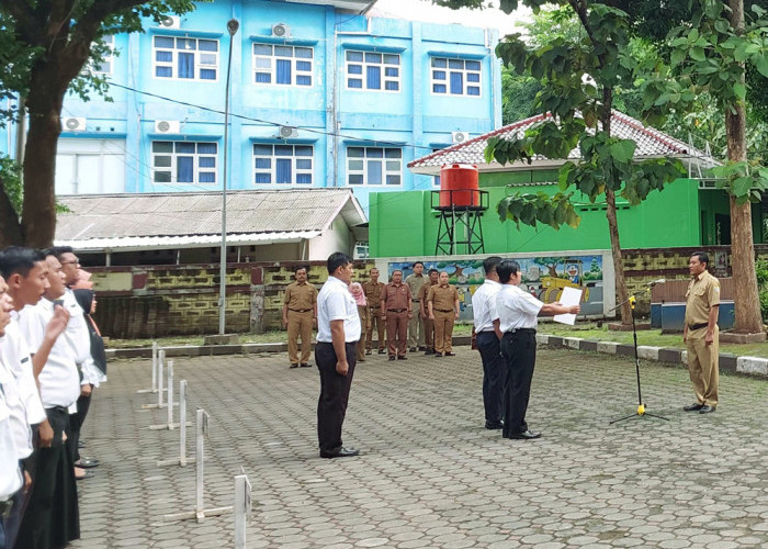 BERKELANJUTAN: Upacara Hari Bakti PU Ke-79, menjadi momentum bagi segenap pegawai DPUTR Kota Cirebon, untuk menghadirkan infrastruktur terbaik bagi masyarakat, secara menyeluruh, bertahap, dan berkelanjutan. 

