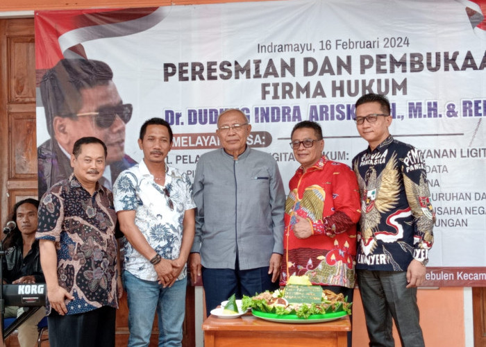 KOMPAK: Owner Firma Hukum Dr Dudung Indra Ariska SH MH foto bersama dengan ketua dan pimpinan organisasi.