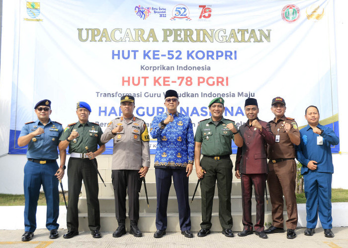 SINERGIS: Ketua Korpri Kota Cirebon Agus Mulyadi, foto bersama Pimpinan Forkopimda Kota Cirebon. Kolaborasi dan sinergitas menjadi acuan kinerja anggota Korpri.