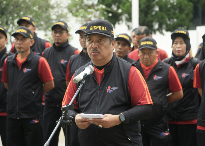 KONTINGEN: Kepala Dispora Irawan Wahyono menyampaikan, kontingen Kota Cirebon akan bertanding pada 10 cabor. Yaitu, bulu tangkis, tenis meja, tenis lapang, sepeda, bakiak, voli pantai, catur, gobag sodor, tarik tambang dayung, dan gerak jalan beregu.