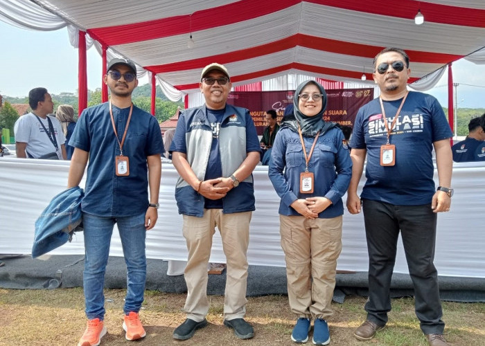 SIMULASI: KPU Kabupaten Cirebon menggelar simulasi pemungutan dan penghitungan suara (tungsura) sebagai bentuk persiapan serta gambaran saat Pilkada Serentak, 27 November 2024.