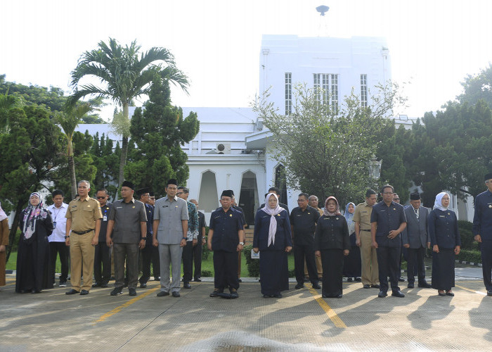 KOMPAK: Pj Walikota Agus Mulyadi bersama para Kepala Perangkat Daerah, mengikuti pelantikan 691 PPPK. Kekompakan, sinergitas, dan harmonisasi menjadi acuan bersama.