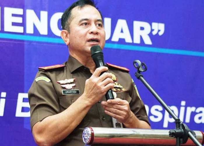 BERKELANJUTAN: Kajari Kota Cirebon Umaryadi mengatakan, program Tokoh Mengajar upaya menjalankan amanat konstitusi. Program ini harus terus dilanjutkan.