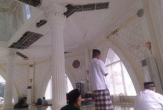  Masjid Raharja Khoeru Ummah Majalengka Pernah Diperbaiki, Namun di Musim Penghujan Ini Bocor Lagi