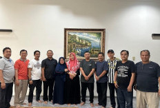 Heboh! Foto Mantan Ketua DPC PDIP Kabupaten Cirebon Bersama Wali