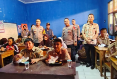 Kapolres Kuningan Bagikan Makan Siang Gratis di SLB  B YPALB Perwari 