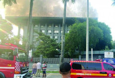 Kebakaran di Gedung Bakamla RI, 19 Mobil Damkar Dikerahkan 