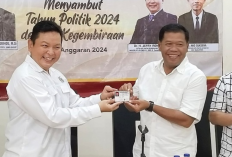 Setelah Dena M Ramdhan Jadi Kader Golkar, Kini Giliran Eman Suherman Miliki KTA Gerindra