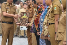 Kepala SMAN 1 Bantarujeg Raih  Kenaikan Pangkat dari Presiden