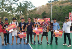 Tampil Spartan, Desa Pasiragung Bawa Pulang Piala Bergilir Turnamen Voli Marshanda Cup II