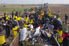 Sapu Bersih Sampah Liar di Desa Pangenan, Pj Bupati Cirebon Ajak Kolaborasi untuk Ciptakan Lingkungan Bersih d