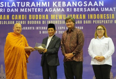 Menag Minta Umat Buddha Jaga Kesakralan Borobudur