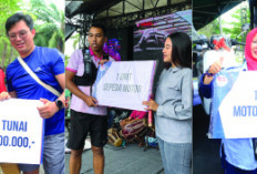 Mereka yang Dapat Hadiah Utama di Jalan Sehat Selawe Lan Selawase: Alhamdulillah, Rezeki Saya di Sini