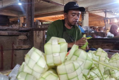 Ketupat Lebaran di Cirebon, Kata Pedagang: Bahan Baku Langka dan Mahal