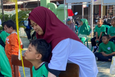 Lomba Pukul Tepung dan Joget Biskuit Ramaikan Peringatan HUT RI di SLB-C YPLB Majalengka 