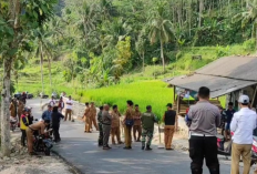 Pj Bupati Kuningan Cek Ketebalan Jalan, Pastikan Kualitas Sesuai Aturan