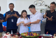 Ultah Perdana Hyundai Kalijaga Bagi Sembako dan Alat Tulis Sekolah