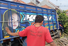 Truk Hantam Rumah di Jatibarang, Satu Keluarga Trauma