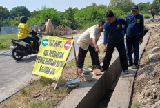 Protes, Warga Perumahan Citra Pemuda Regency Minta Pembangunan Drainase Jangan Tutupi Sodetan Jalur Air 