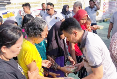 Kegiatan Jumat Bahagia, Pegawai Lapas Cirebon Berbagai dengan Tukang Becak dan Sopir Angkot 