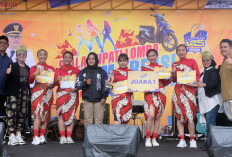 Ratusan Emak-Emak Perebutkan Piala Bupati Cirebon di Lomba Senam Kreasi Yamaha Gear 125 