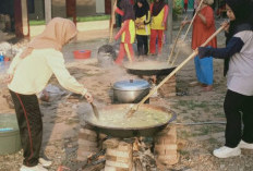 SMP Nurul Alim Lestarikan Tradisi Bubur Suro