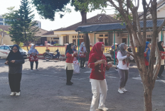 Bayar Instruktur Senam Patungan, Ibu-Ibu Lansia Ini Gelar Senam di Kelurahan Majalengka Kulon