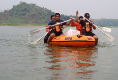 32 Petugas BPBD Dilatih Water Rescue di Setu Patok