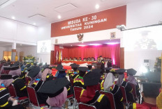 Ratusan Mahasiswa Jalani Wisuda ke-30