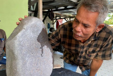 Temukan Batu Bertuliskan Aksara Kuno