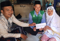 Beri Santunan bagi Yatim Piatu dan Duafa