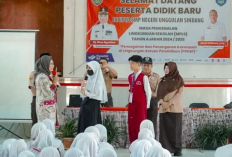 Hari Pertama Masuk Sekolah, Bupati Nina Kunjungi SMP Negeri Unggulan Sindang