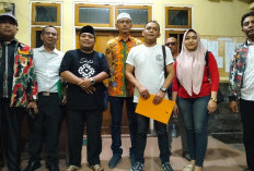 Resmi, Cabup Cirebon Mohamad Luthfi Lapor Bawaslu