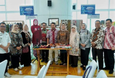 Bupati Nina Kenalkan Produk UMKM di BIJB Kertajati, Pj Walikota Cimahi Borong Batik Indramayu