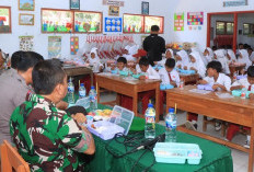 Tebar Ratusan Paket Makanan Bergizi