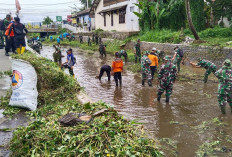 Kodim Kuningan Bergerak, Sampah di Sungai Surakatiga Langsung Hilang