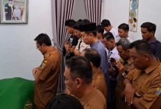 Suhendrik Takziyah ke Almarhum Legenda Gulat