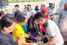 Baksos kepada Sopir Angkot, Tukang Becak, dan Tukang Parkir